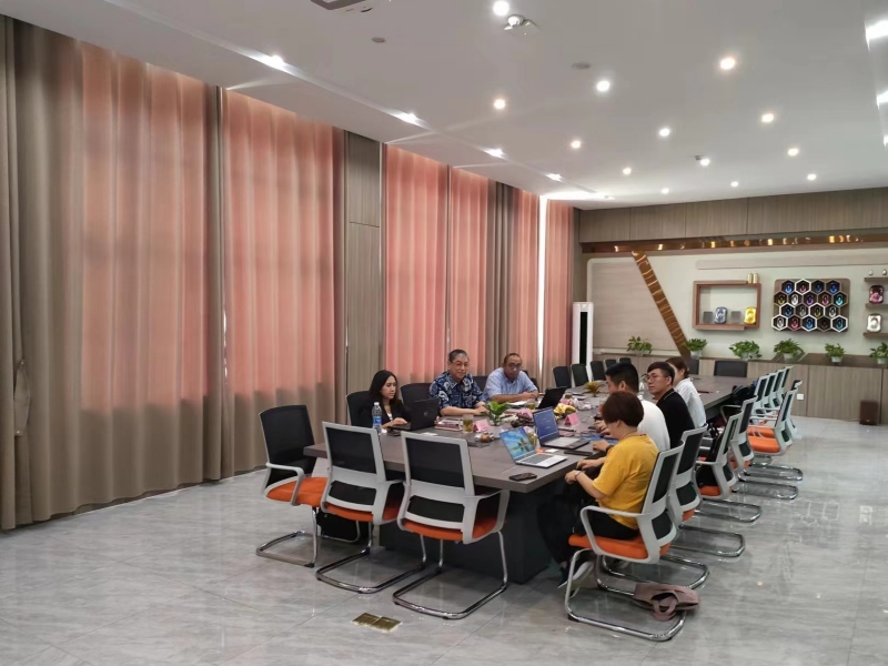 Overseas partners come to visit the factory